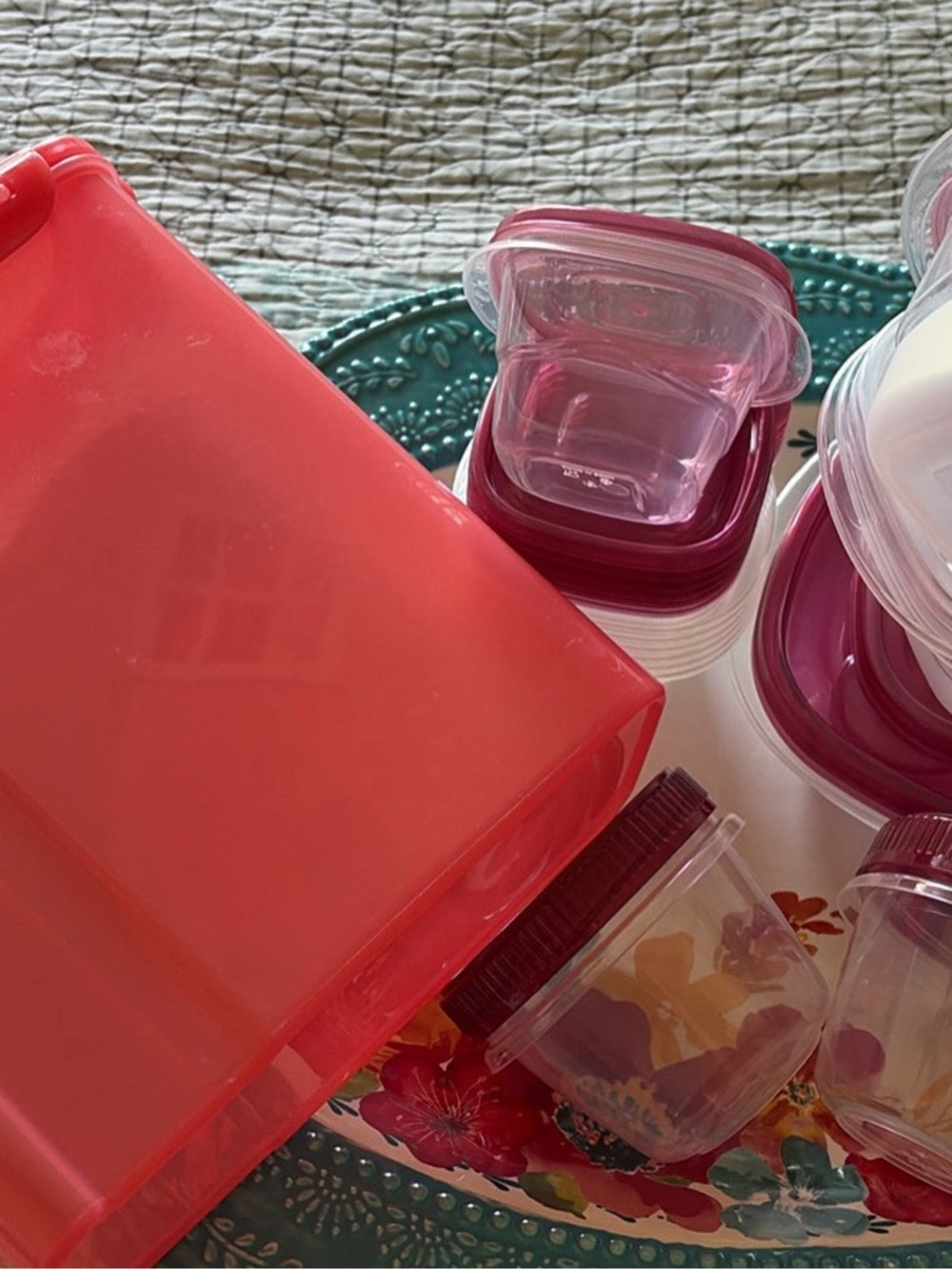 Lot of 15 containers